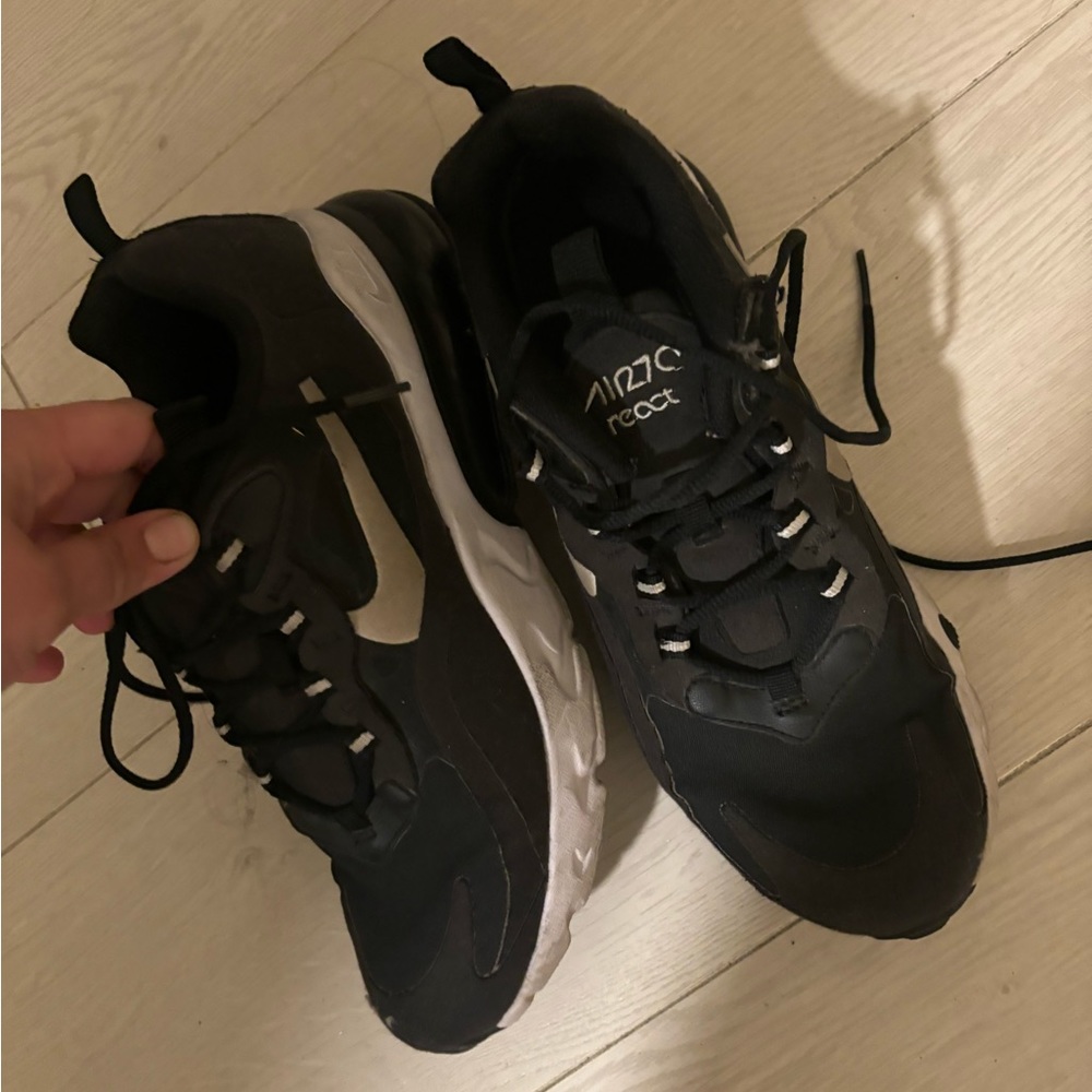 NIKE REACT